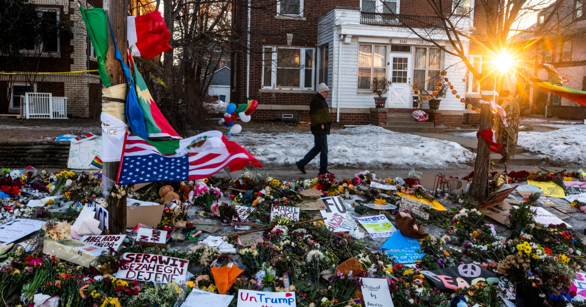 Current Status: Federal officials investigating Renee Good's widow in shooting probe, sources say