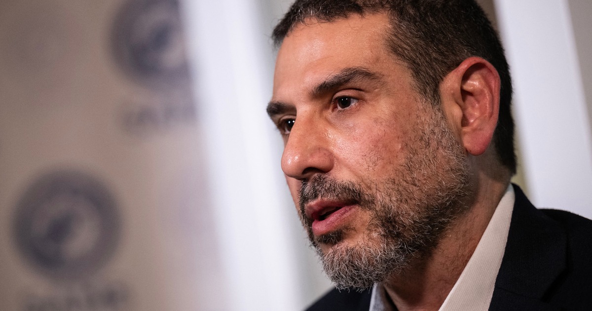 Sen. Tammy Duckworth endorses House candidate who saved her life in Iraq