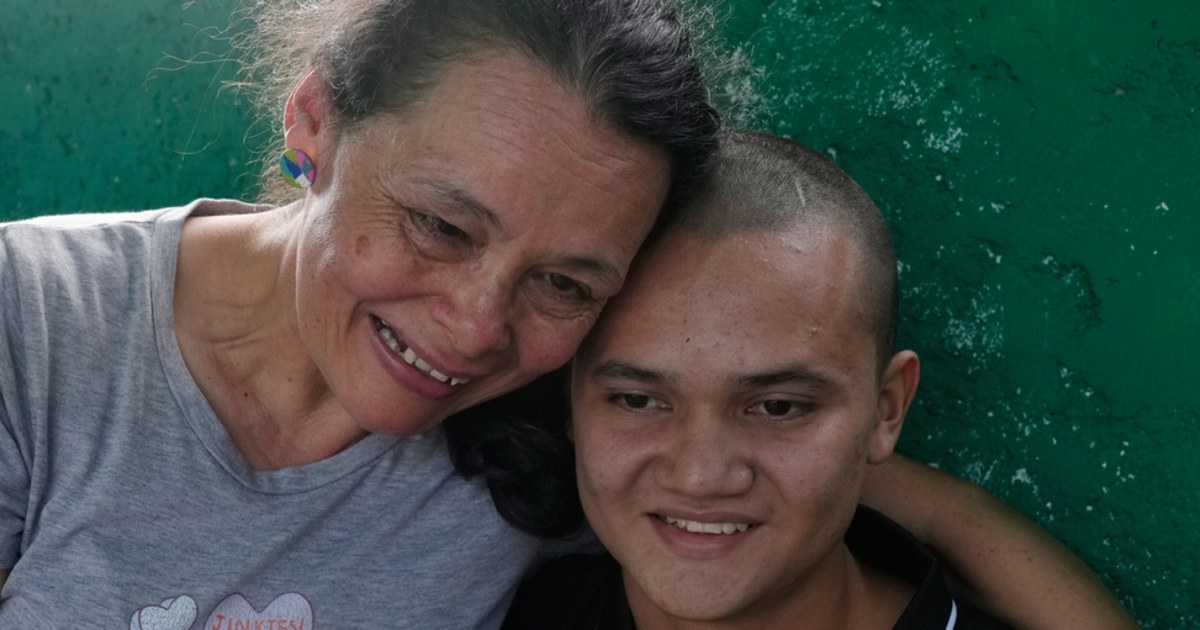 Continúa la lenta liberación de presos políticos en Venezuela, mientras el  régimen pide el regreso de Maduro