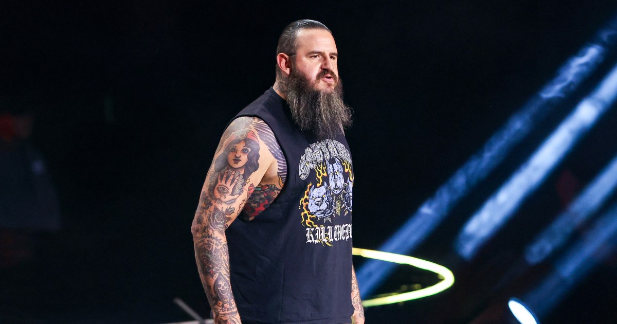 Anti-ICE chant erupts at AEW pro wrestling show in Las Vegas, pausing main event match