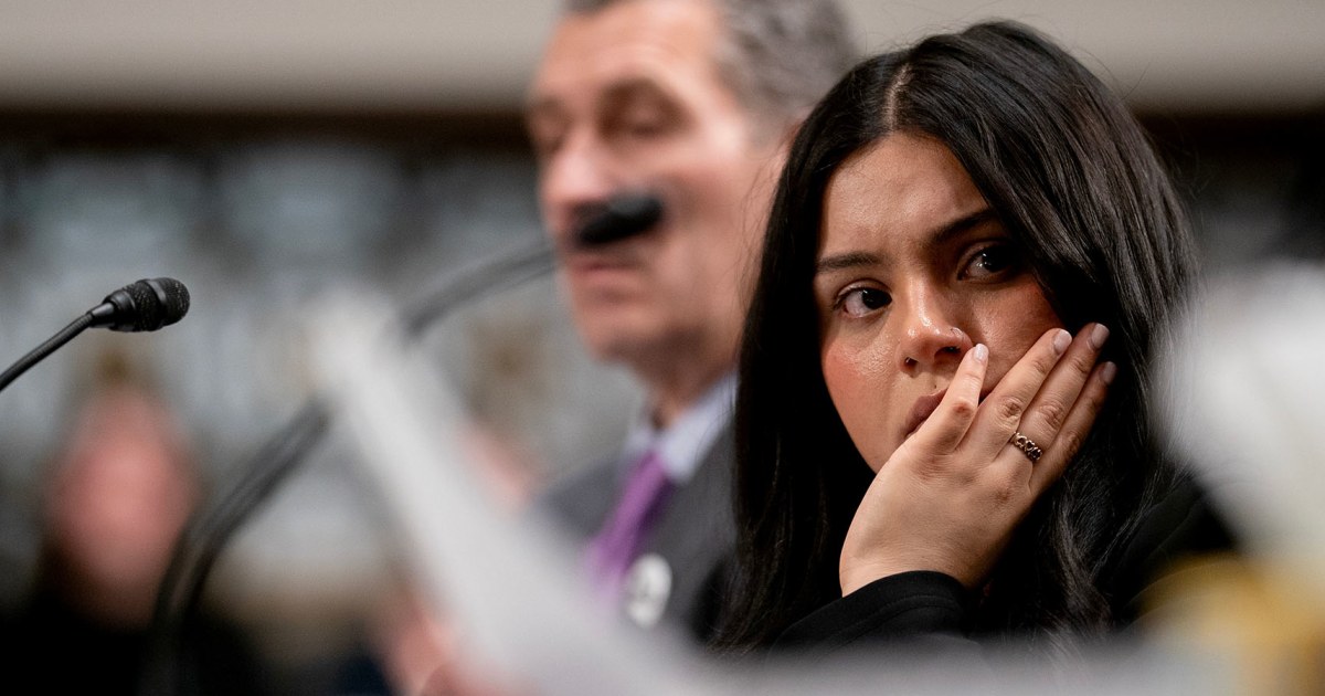 Border Patrol agent’s texts after he shot a Chicago woman five times will be released, judge rules