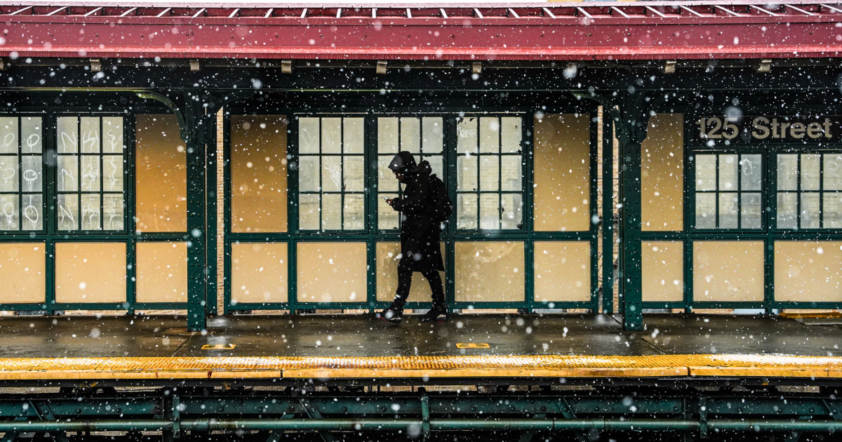 Blizzard warnings across Northeast as up to 2 feet of snow projected for NYC and Boston