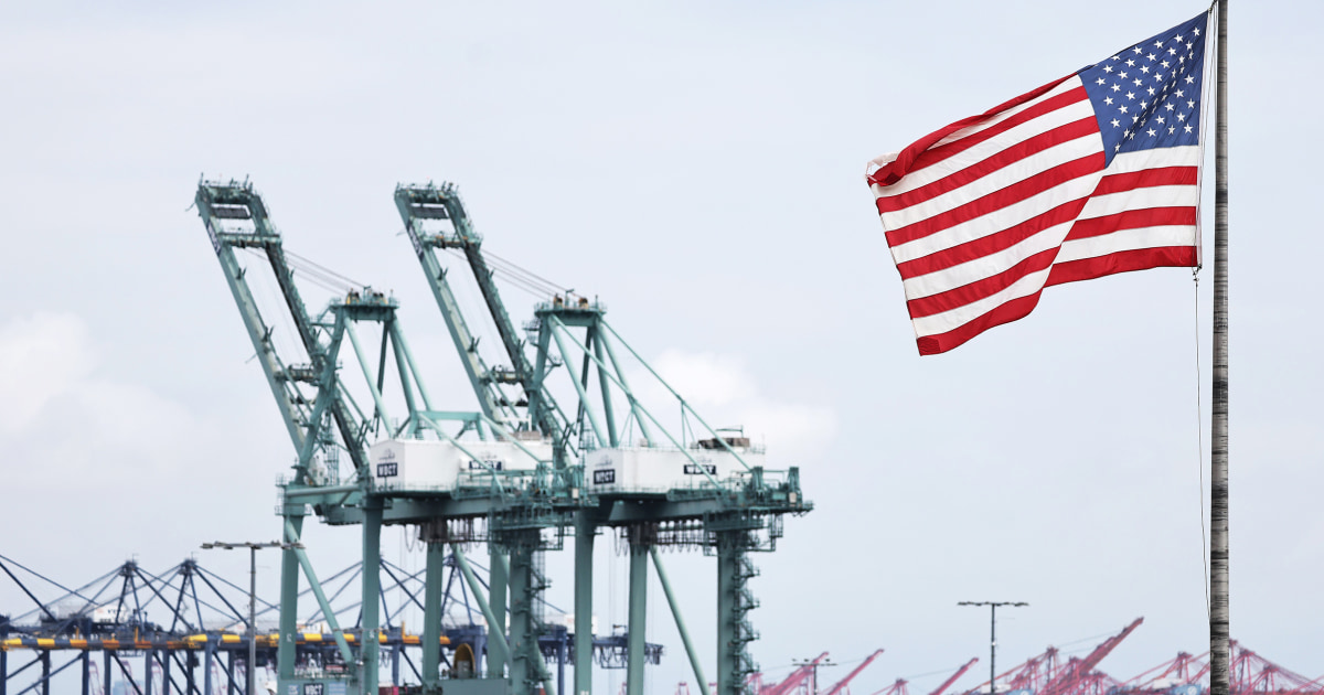 Trumps global tariff takes effect at 10%, despite announcement of 15%