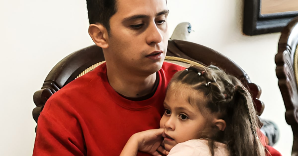 被困在德克萨斯州 ICE 中心的儿童表示，他们吃的食物很差，缺乏教育，现在还经常做噩梦