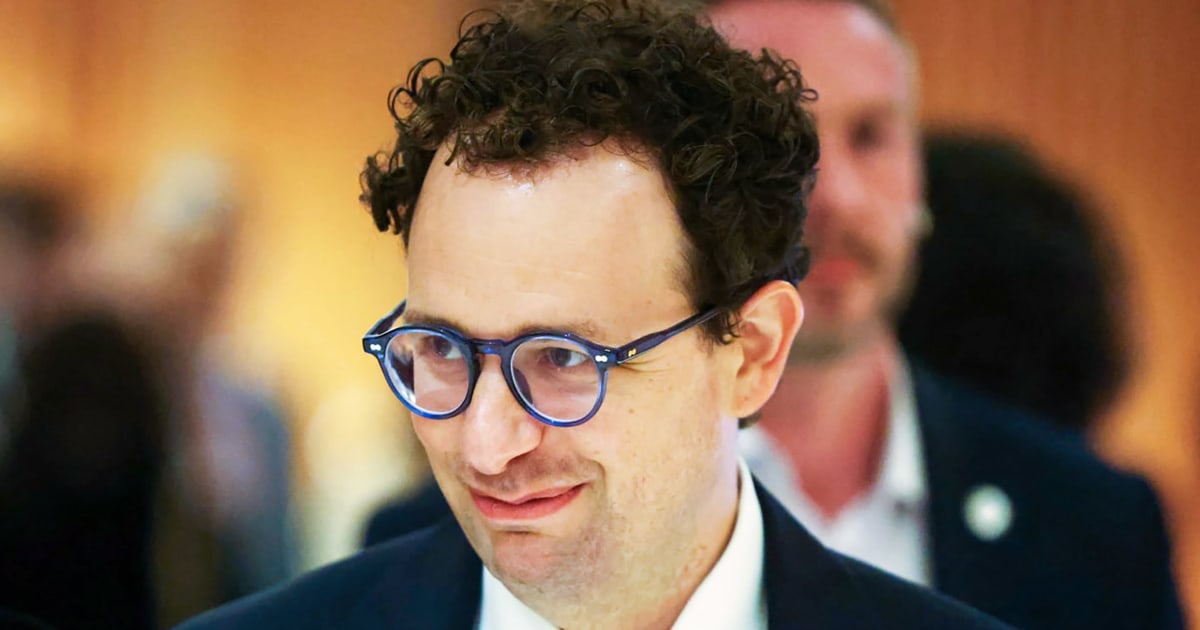 Judge blocks Trump administration from limiting Anthropic's contracts with federal government