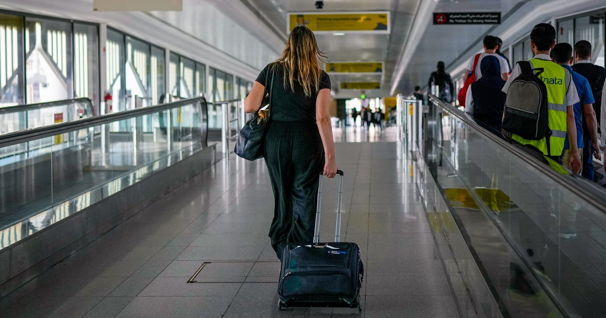 Trump administration criticized as thousands of Americans are stranded in war zone 