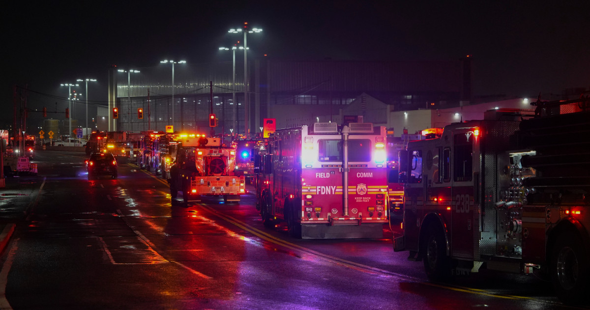 4 injured after Air Canada plane collides with vehicle at New Yorks La Guardia Airport