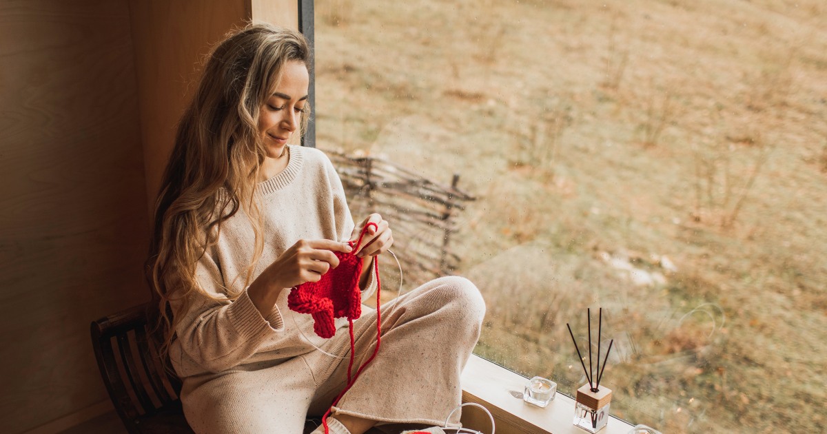 'Mentally active' sitting may reduce dementia risk, study finds