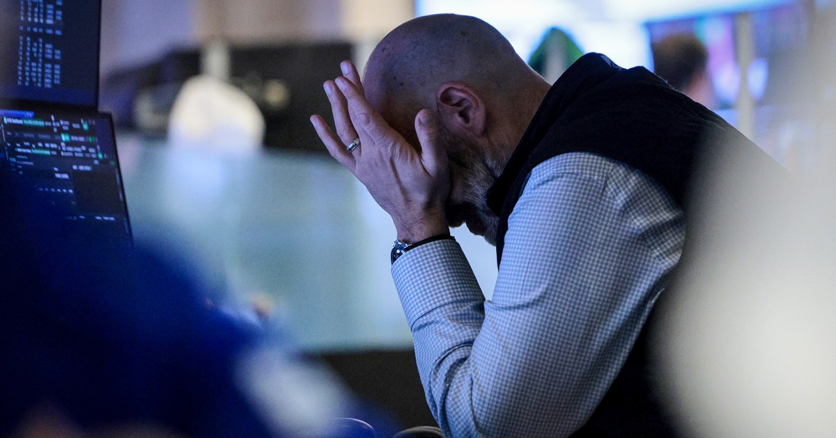 Markets plunge, U.S. oil hits $100 as Trump fails to reassure Wall Street