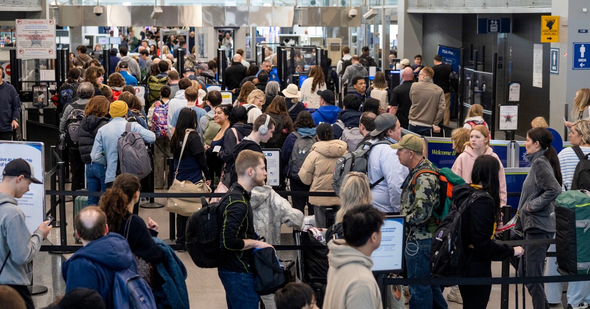 'I blame them all': Travelers frustrated with Washington as shutdown drags on