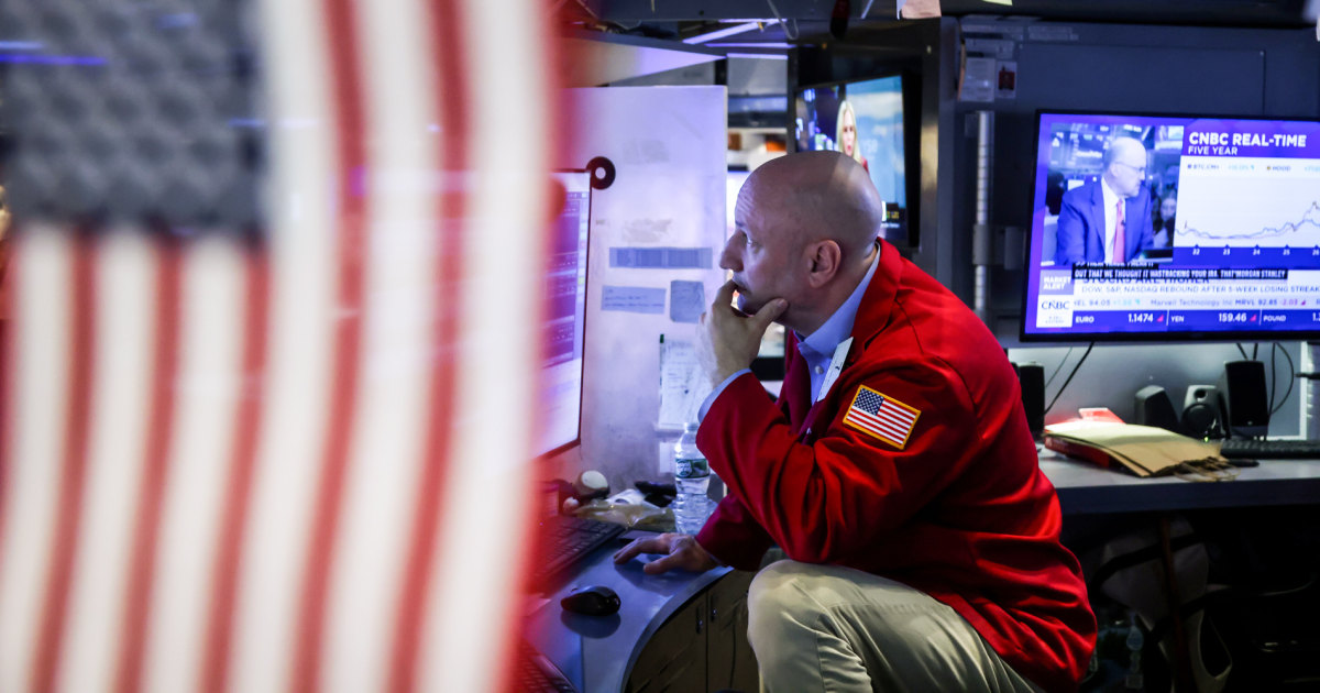 Stocks have their worst quarter since 2022, raising doubts about Trump's economic playbook