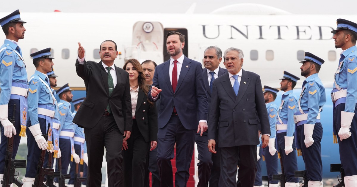 लाइव अपडेट: होर्मुज में तनाव बढ़ने पर ईरान शांति वार्ता के लिए वेंस पाकिस्तान पहुंचे