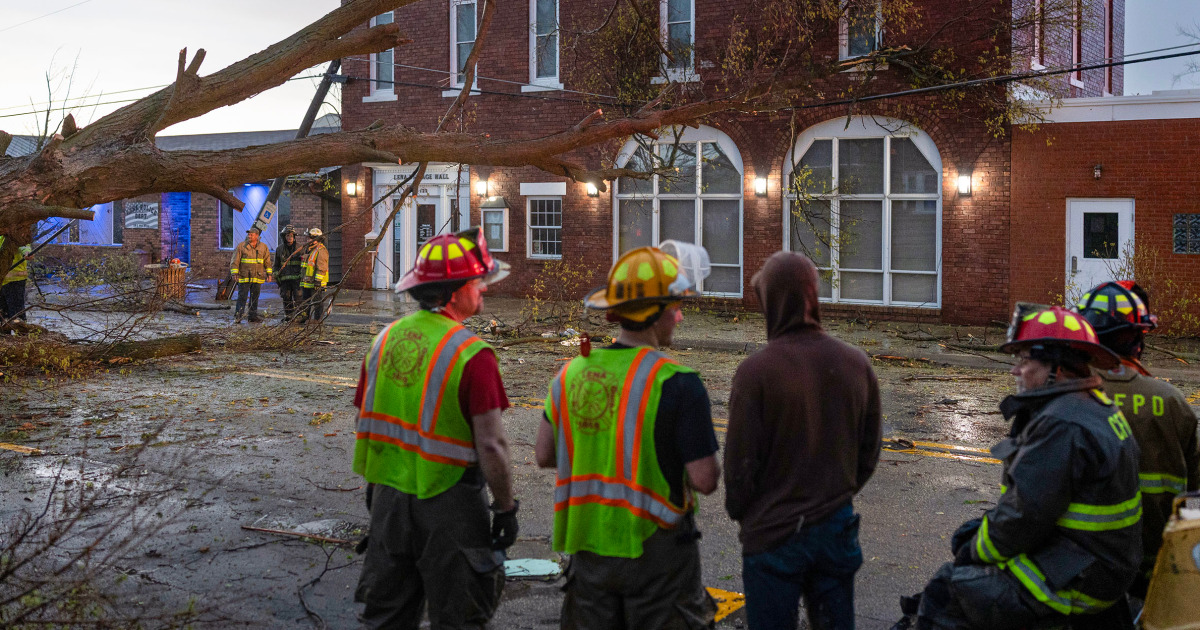 Powerful Winds And Reported Tornadoes Rip Through The Midwest, Leaving Heavy Damage But No Deaths - Beritaja