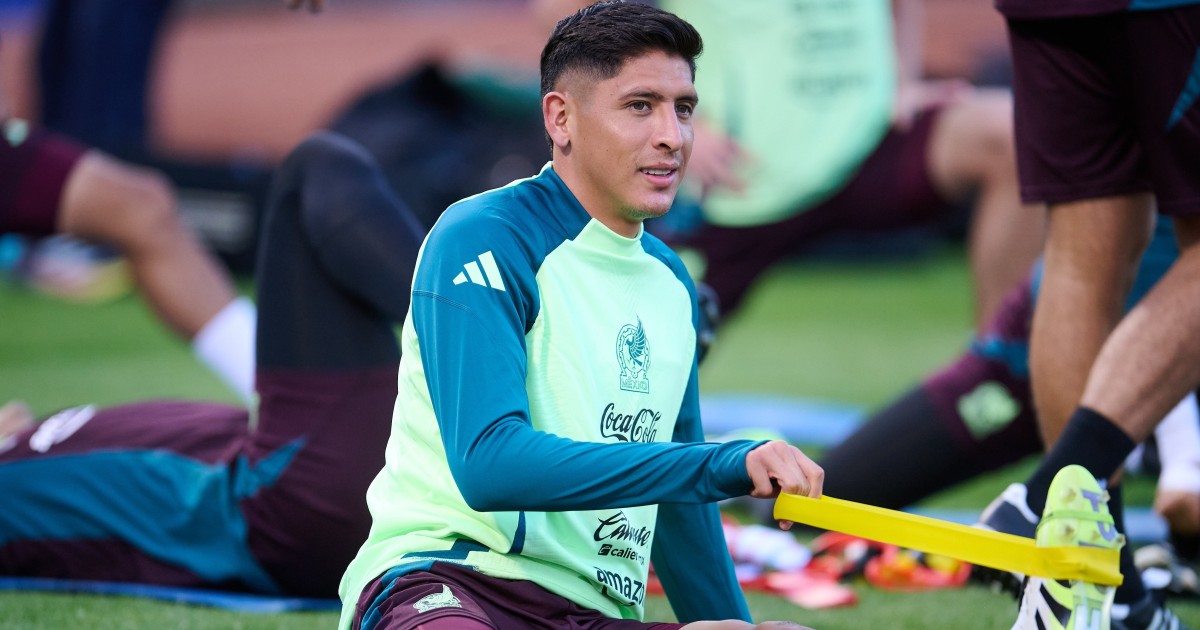 Edson Álvarez entrena con la Selección Mexicana, pero su futuro en clubes es más incierto que nunca