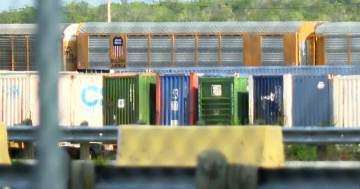 Honduras teen among 6 victims found inside cargo train boxcar in Texas
