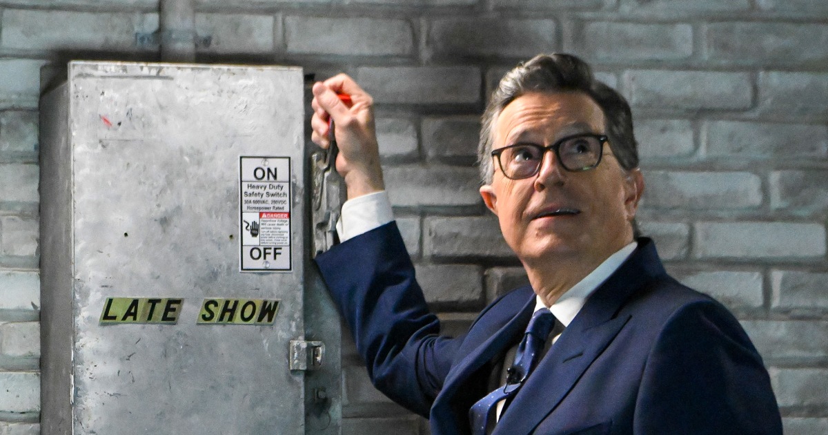 Stephen Colbert Returns To Late Night Tv A Day After Final Taping Of ‘late Show’ - Beritaja