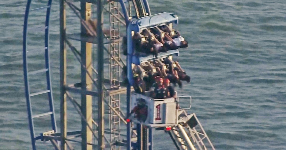 Texas Roller Coaster Malfunction Leaves 8 Riders Stranded 100 Feet In The Air For Hours - Beritaja