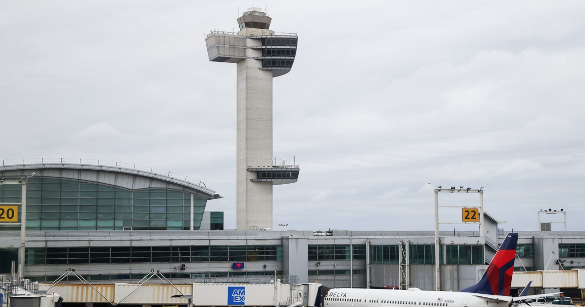 JFK Airport will screen passengers from Ebola-stricken countries - BERITAJA