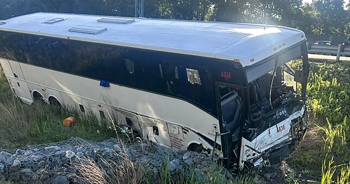 Five Killed, 34 Injured After Bus Crashes Into Six Cars In Virginia - Beritaja