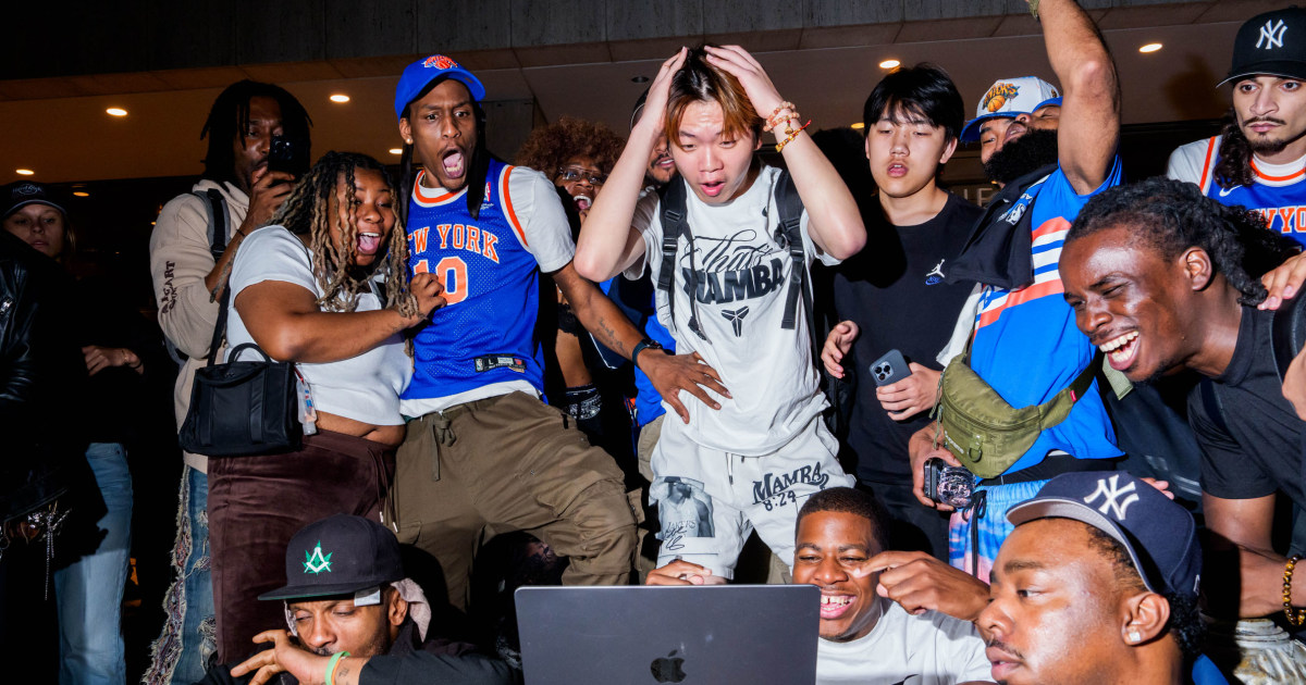 From The Sports Desk: A Raucous Evening Inside And Outside Madison Square Garden - Beritaja