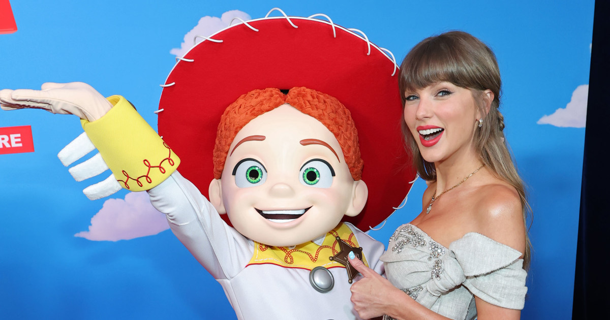 Taylor Swift, Randy Newman perform at ‘Toy Story 5’ premiere in Hollywood Taylor Swift, Randy Newman perform at ‘Toy Story 5’ premiere in Hollywood