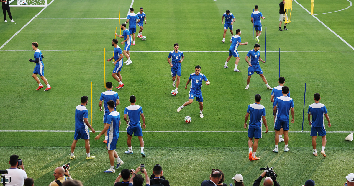 From The Sports Desk: One Day After Peace Agreement, Iran Takes Field For World Cup - Beritaja