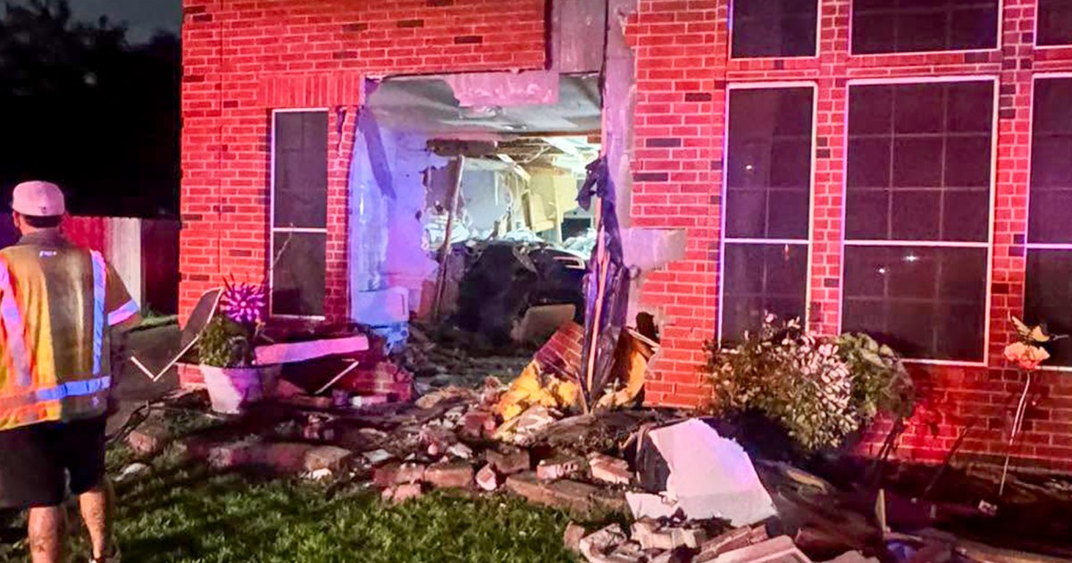 1 Person Killed After Tesla On Autopilot Crashes Through Texas Home - Beritaja