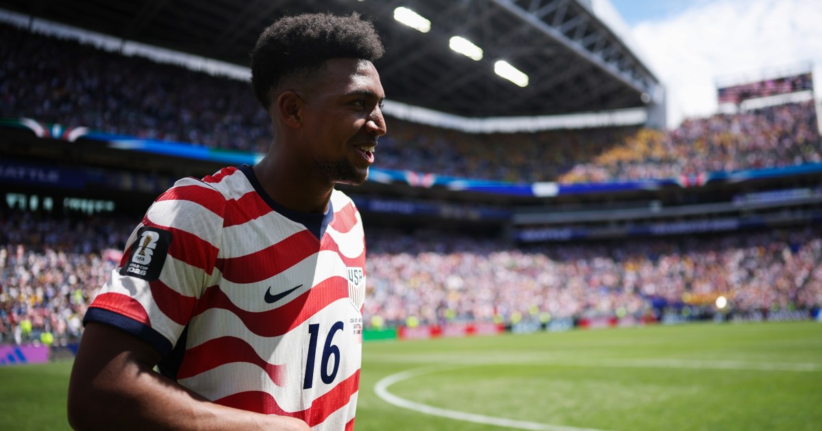 Football Vs. Fútbol: Who Is The Best Freeman? Dad Antonio Salutes Son Alex - Beritaja