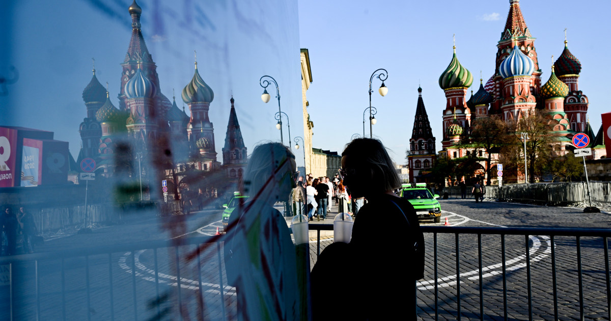As pro-Russian propaganda seeps into chatbots, European officials warn that democracies must act together — or risk letting AI shape what voters believe. 