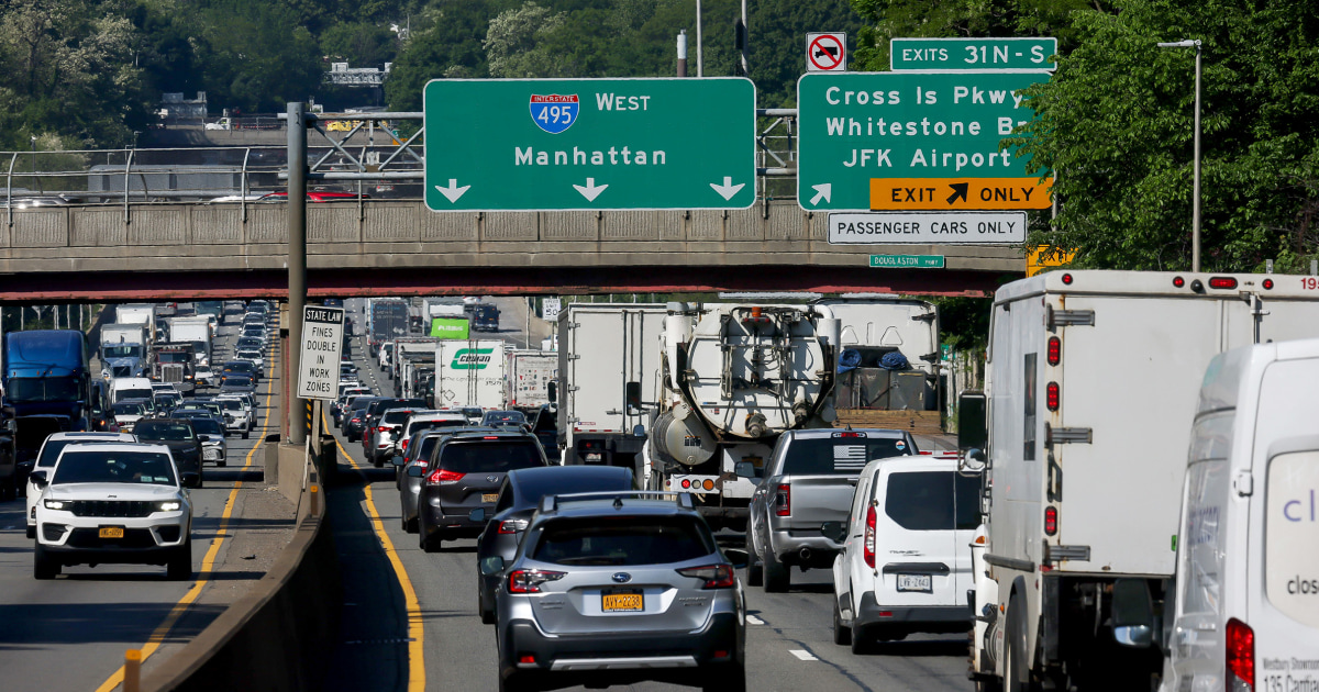 2 dead, 20 hurt in Coach bus flip on Long Island Expressway