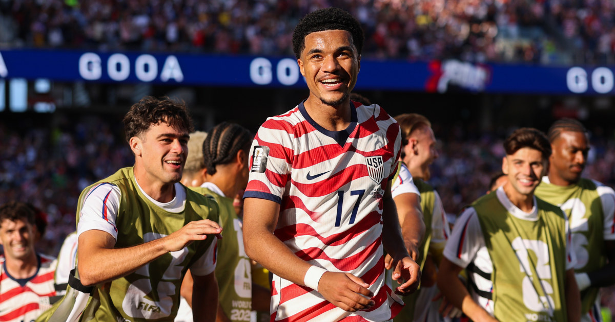 U.S. advances to round of 16 and the influencers who pulled off a sky-high stunt in NYC: Morning Rundown - BERITAJA
