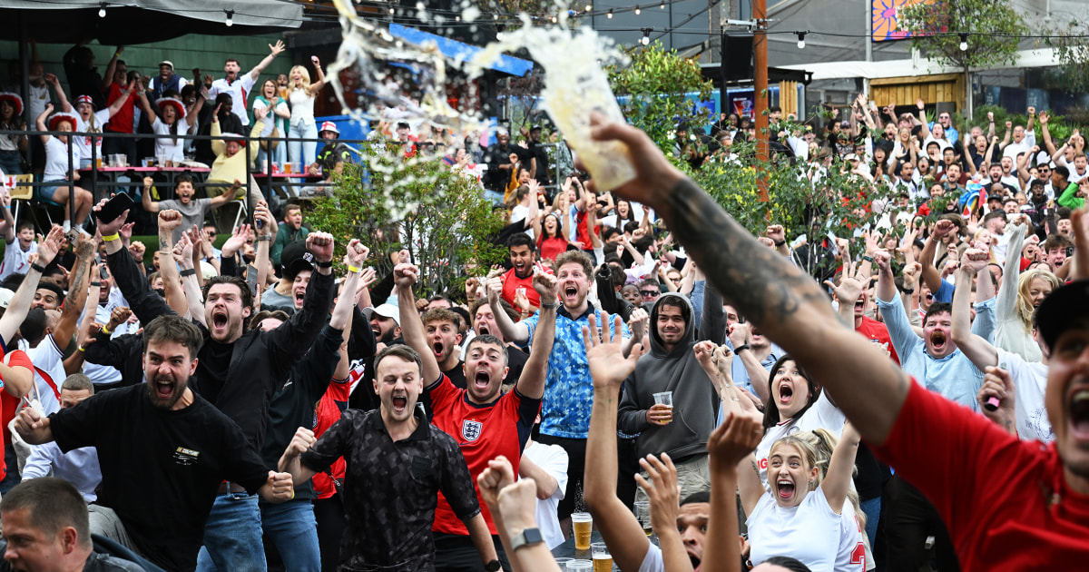 Os torcedores da Inglaterra agora podem beber em bares para assistir aos jogos da Copa do Mundo no México após atualização da licença