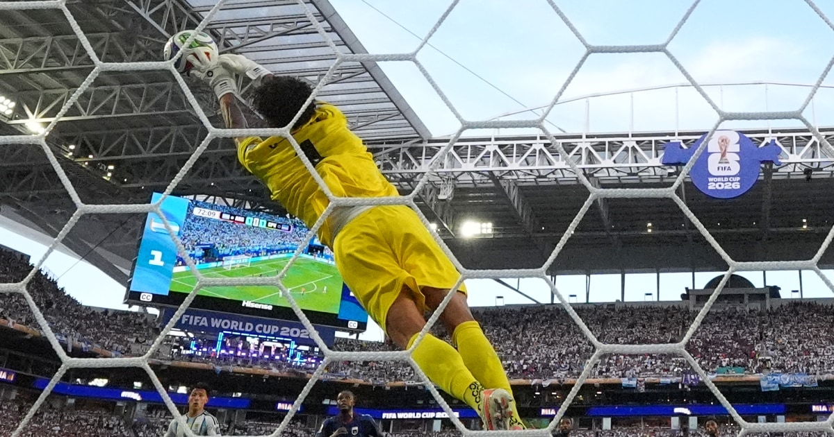 Lionel Messi Faces A Surprising Test: Vozinha, Cape Verde’s 40-year-old Goalie - Beritaja