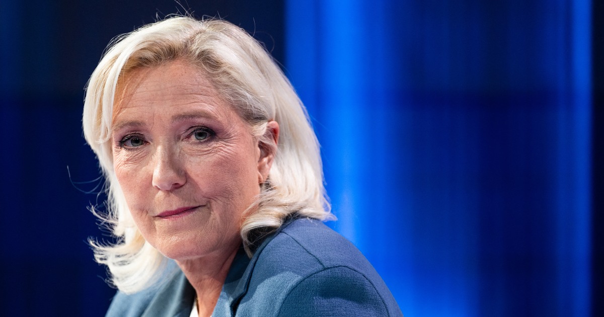 A líder da extrema direita, Marine Le Pen, recebe luz verde para concorrer à presidência da França, mas rejeita uma condição
