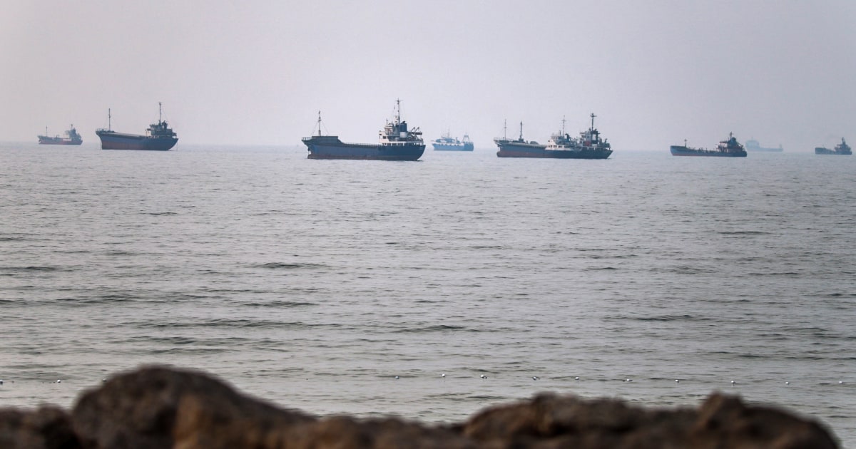 EUA lançam novos ataques ao Irã em retaliação a ataques a navios mercantes, dizem militares dos EUA