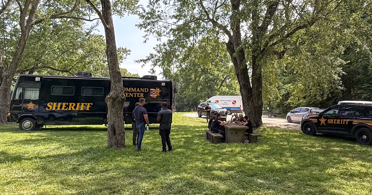 The deaths happened Sunday during a fishing trip on the Scioto River, officials say. <https://t.co/BWAa9FkEeh>
 [↧](https://t.co/BWAa9FkEeh)