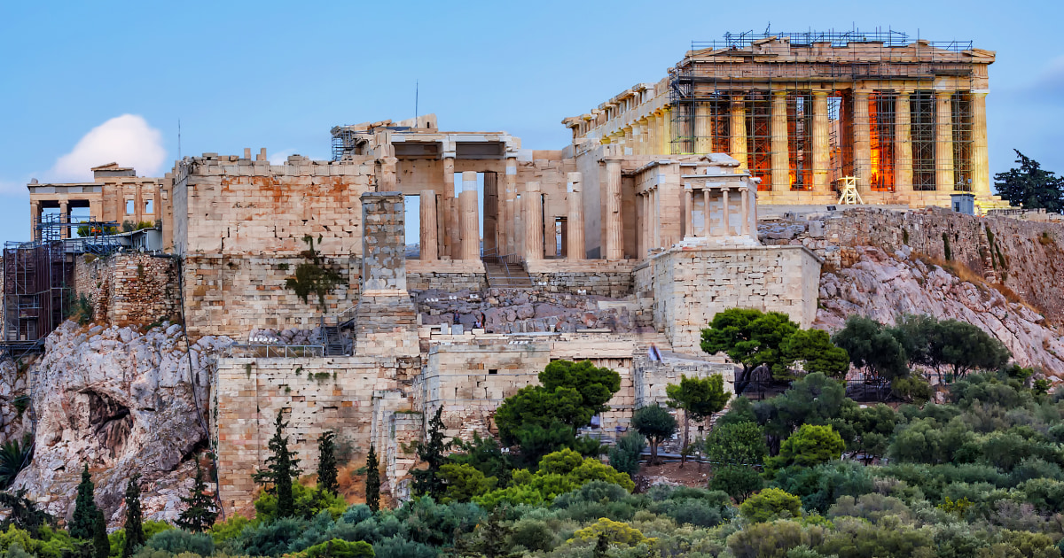 Man Stabs Two Greek American Tourists Near Acropolis Museum in Athens