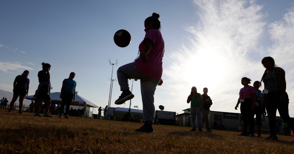 ICE busca acelerar deportaciones de familias con niños con nuevo centro en Louisiana