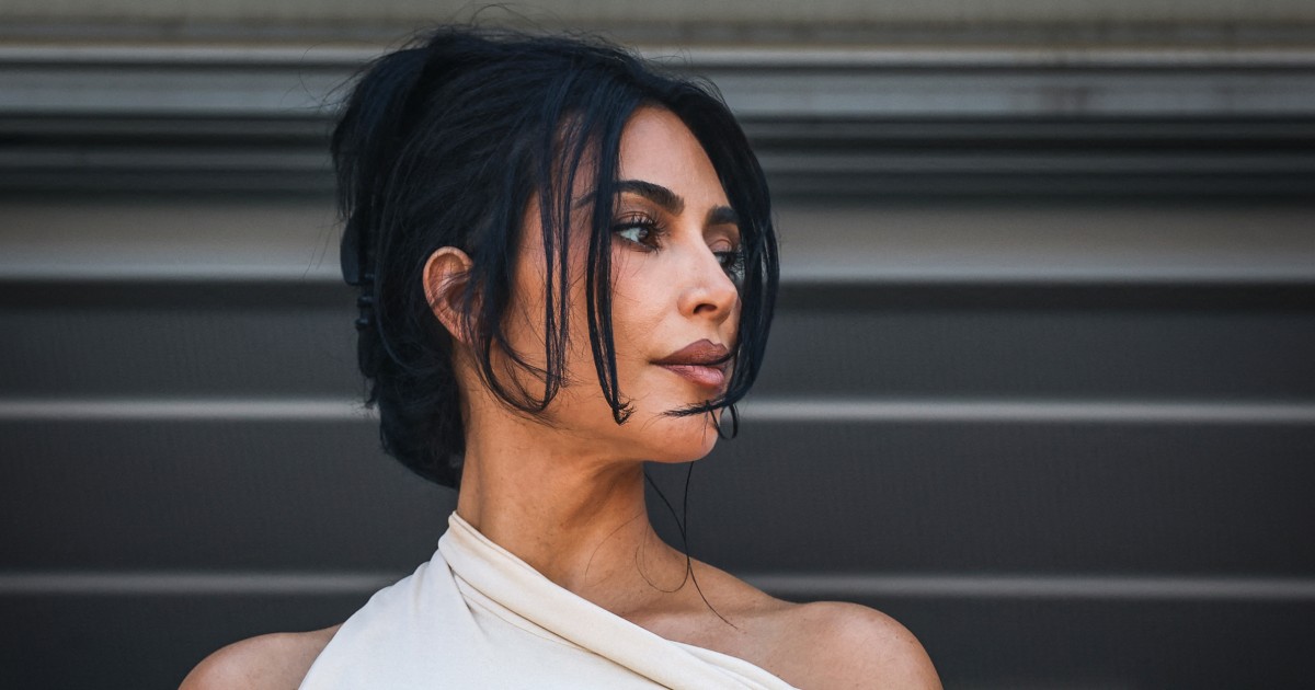 A man is arrested in connection with a burglary at a Hidden Hills property owned by Kim Kardashian, authorities say. <https://t.co/lOPvsxxfVo>
 [↧](https://t.co