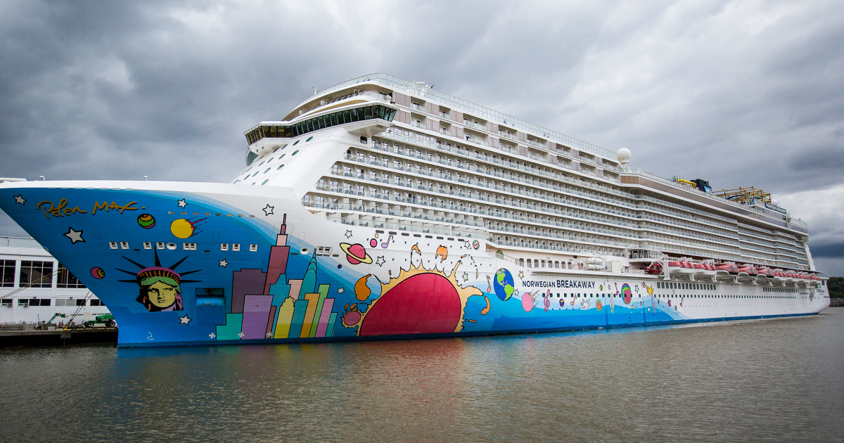 11 arrested after federal agents board cruise ships in Boston
