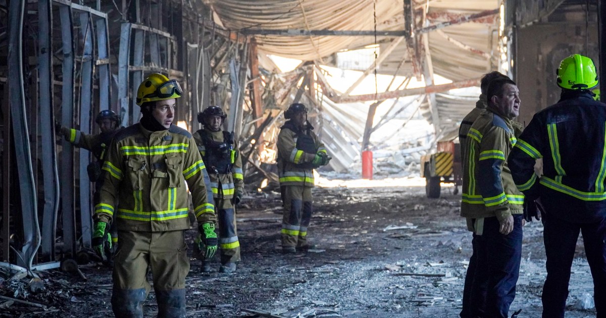 Russian and Ukrainian attacks kill 10 people a day after mall attack