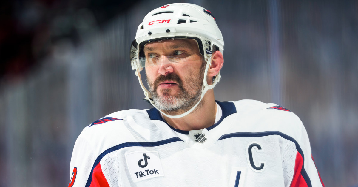 Ο Alex Ovechkin, σκόρερ όλων των εποχών στο NHL, εμφανίζεται σε διαφήμιση υποστηρίζοντας τον Βλαντιμίρ Πούτιν