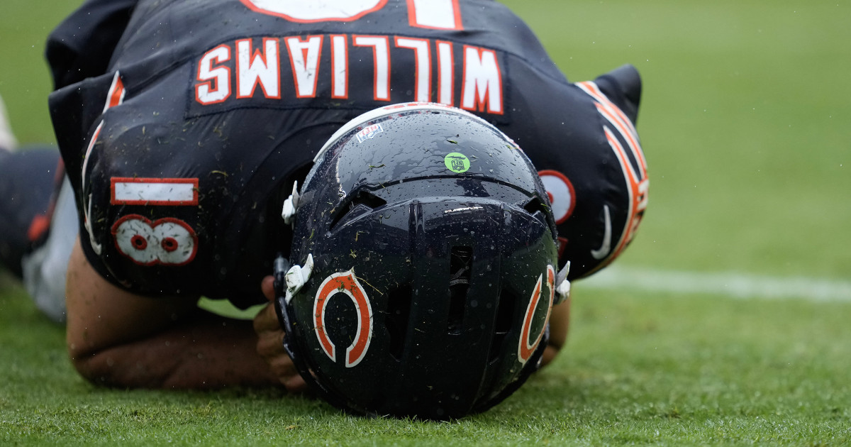 Bears quarterback Caleb Williams carted off with apparent leg injury vs. Vikings