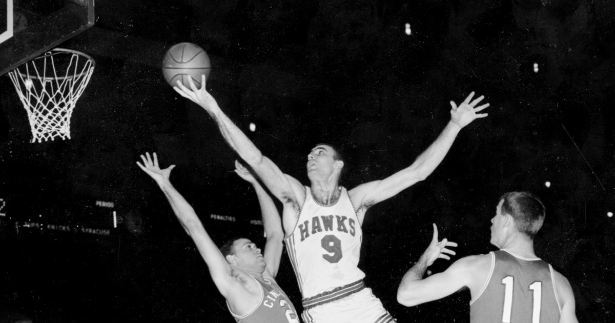 Bob Pettit, an imposing scorer and rebounder for the St. Louis Hawks and winner of the NBA’s first Most Valuable Player award in 1956, has died. He was 93.