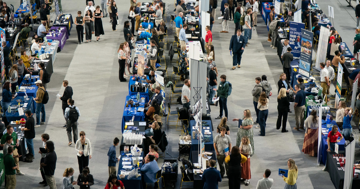 Labor market slowed in September, final monthly jobs report before midterms shows Labor market slowed in September, final monthly jobs report before midterms shows