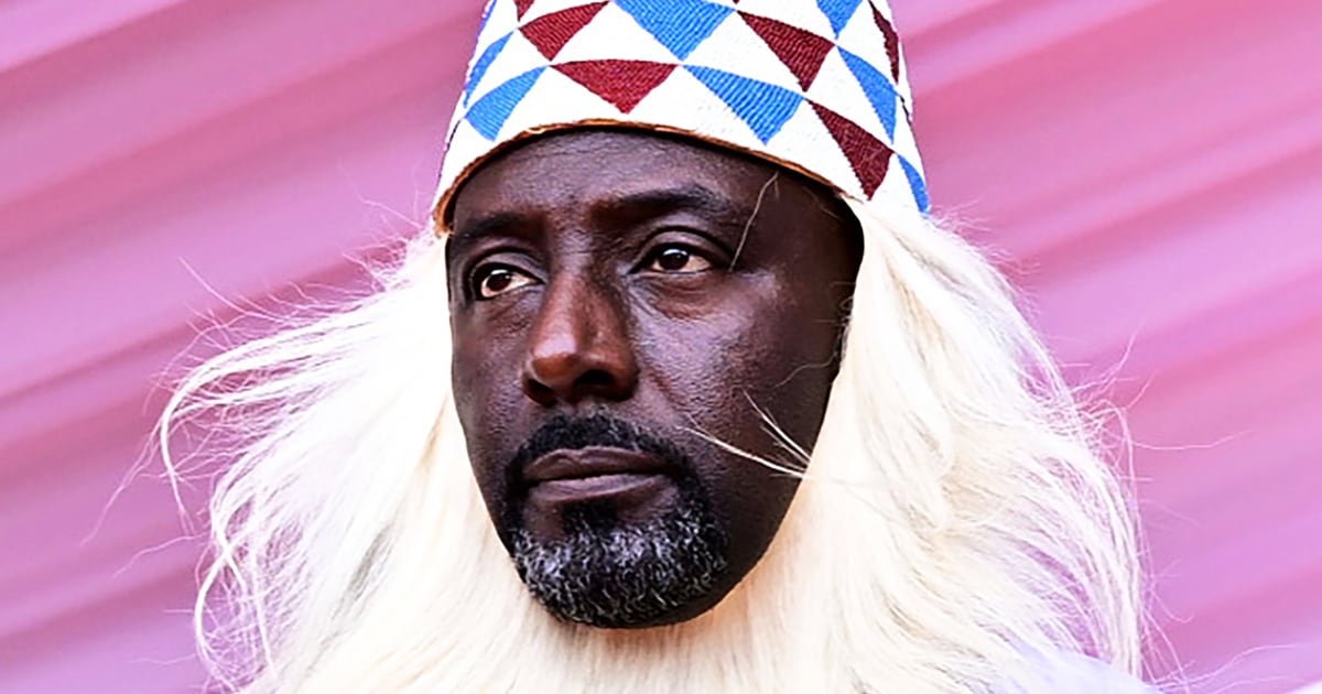 A journalist is crowned king of a traditional monarchy after it lost its “boy king” last month, triggering widespread grief and a succession dispute in Uganda’s Tooro Kingdom.