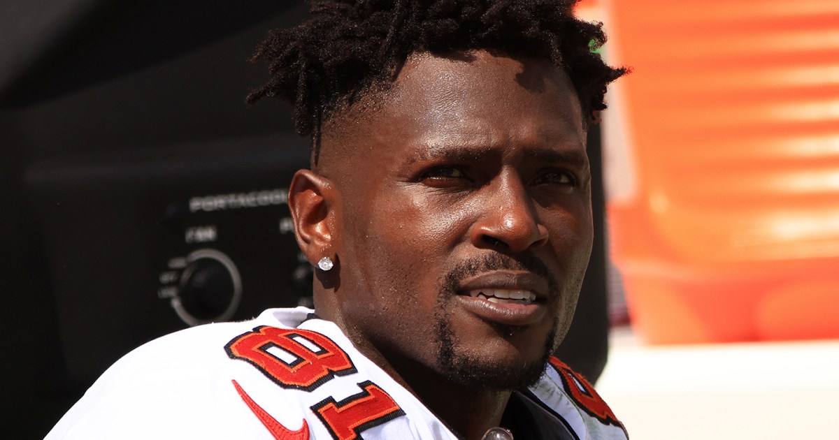 Ex-NFL star Antonio Brown appears in Miami court, but judge delays hearing on expected plea deal
