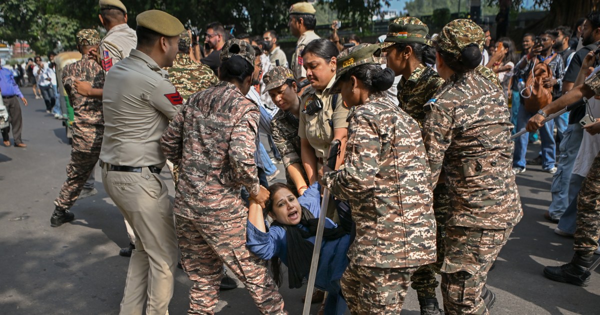 Photograph accompanying India detains thousands to stop a youth protest over 130 million names cut from voter rolls
