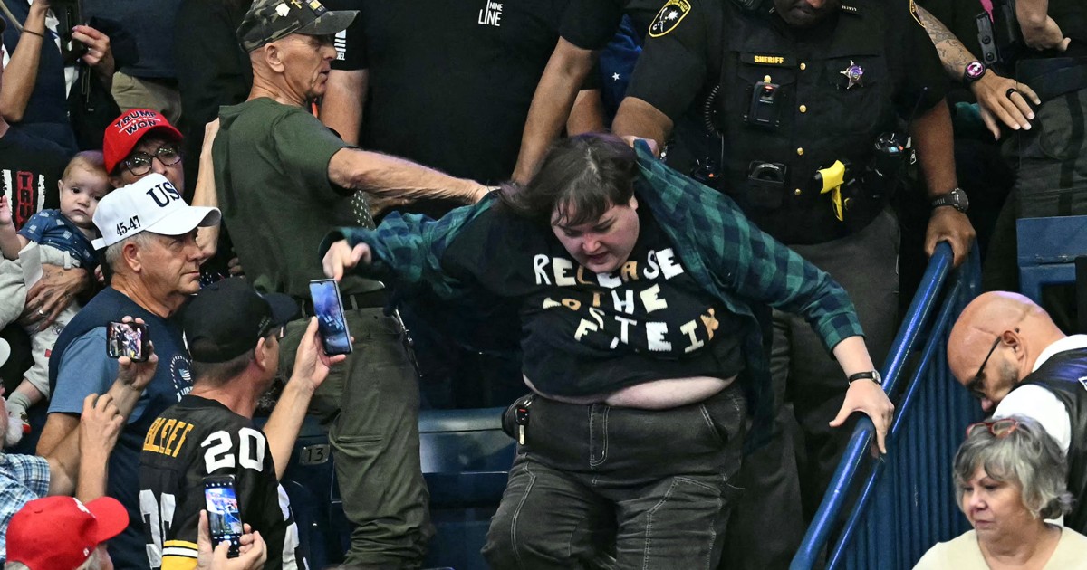 Trump rally protester attacked in act of ‘senseless’ political violence, Ohio mayor says - BERITAJA
