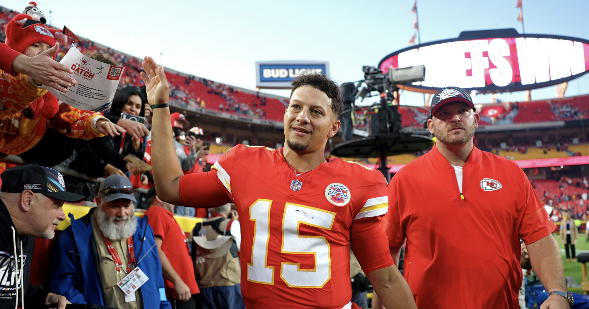 The Chiefs are 5-0 — and their offense may be returning to their dynastic heights